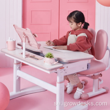 Modernt rosa och blått skrivbord med bokhylla